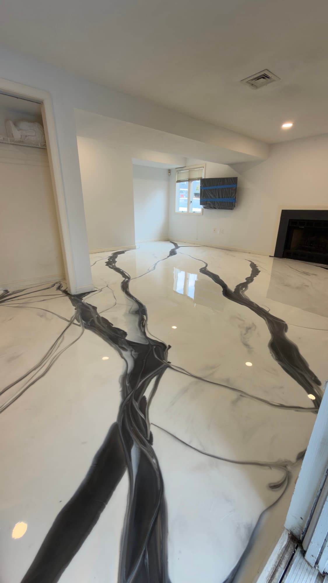White marble-look metallic epoxy in a residential room