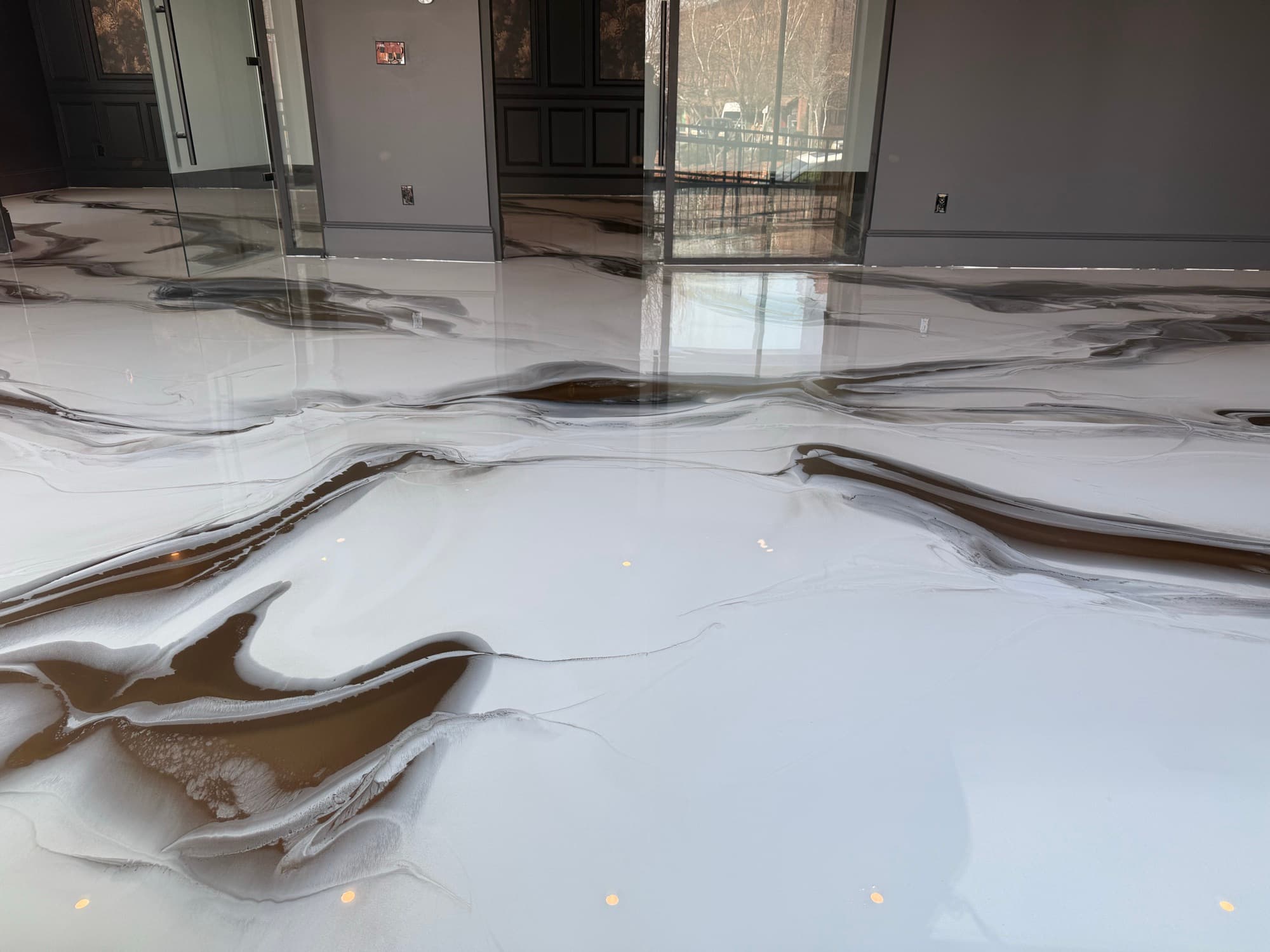 White and bronze metallic epoxy floor with marbled veining
